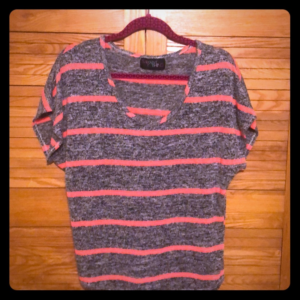 Short sleeve knit top